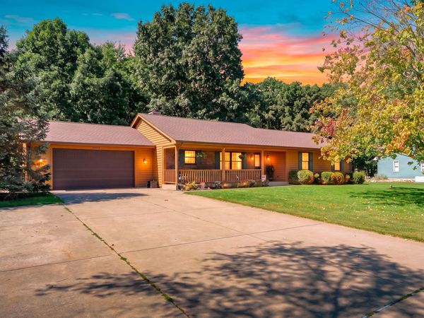 48884 Hickory Lane, Mattawan, MI 49071