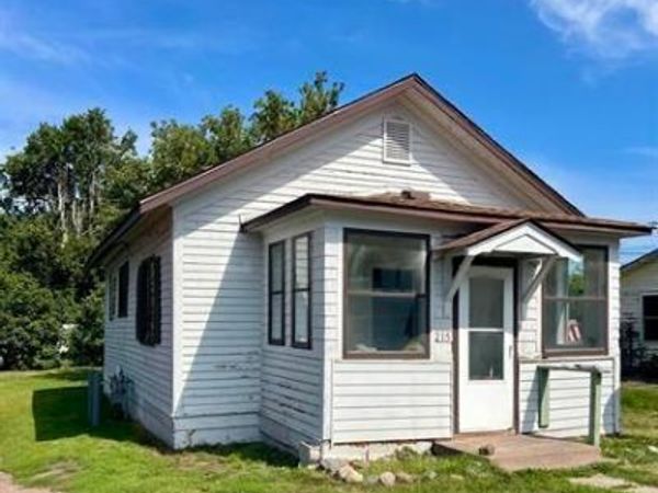 215 Walnut Avenue, Carlton, MN 55718