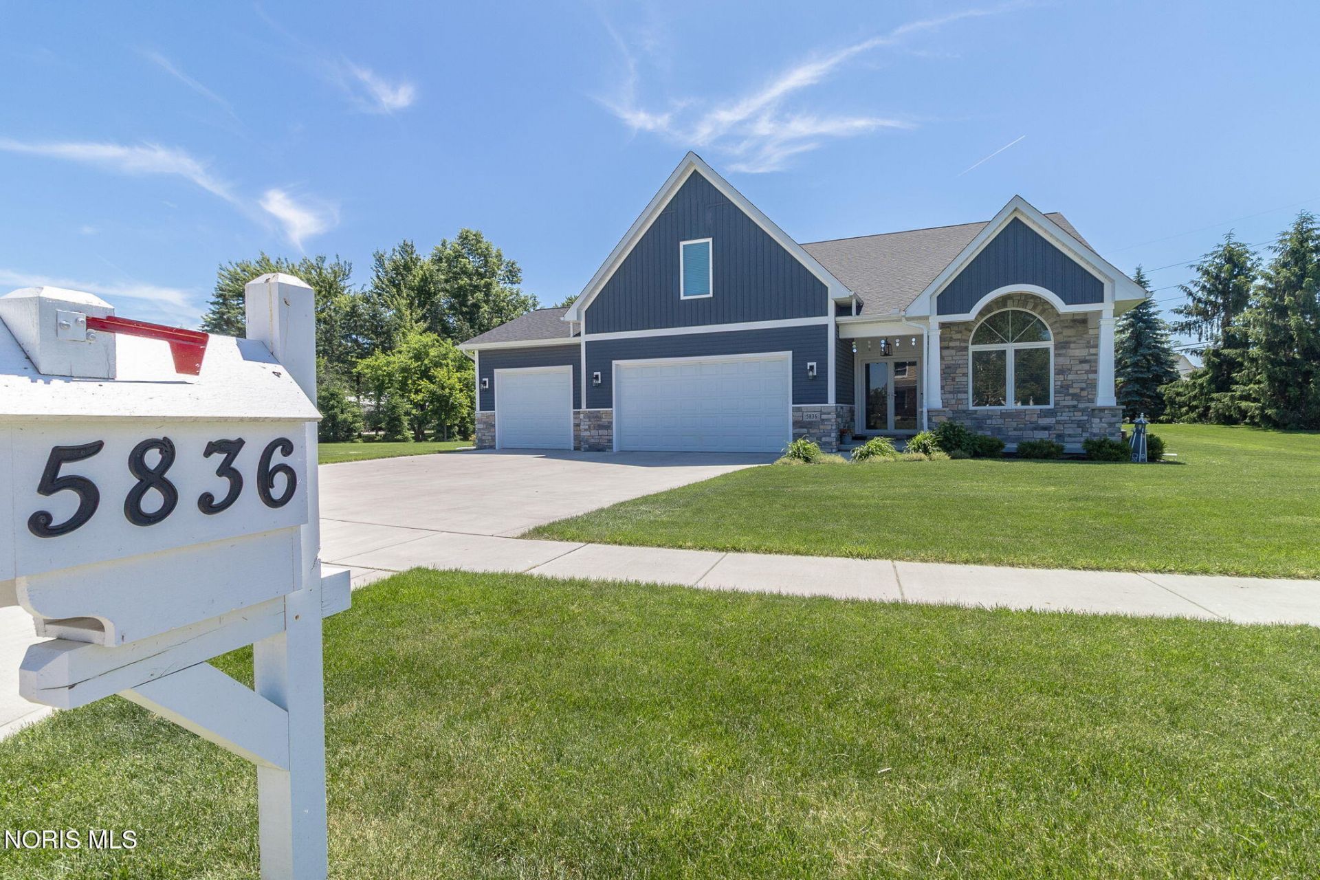 5836 Walnut Springs Boulevard, Sylvania, OH 43560 Main Photo