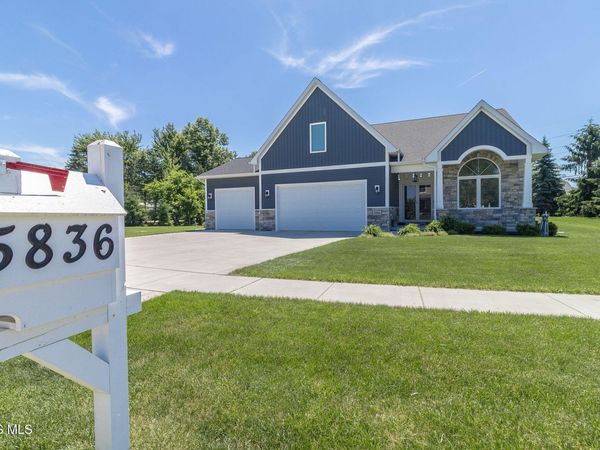 5836 Walnut Springs Boulevard , Sylvania, OH 43560