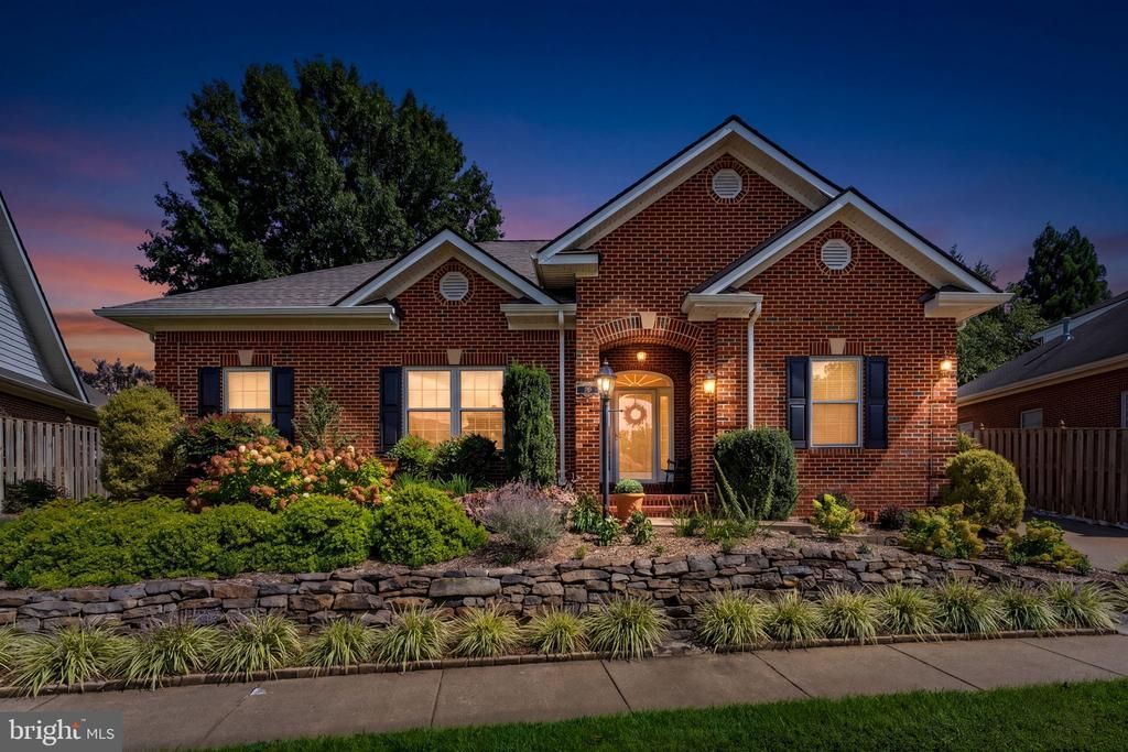 256 Carriage Chase Circle, Warrenton, VA 20186 Main Photo