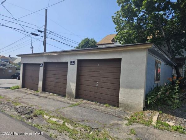 Emerald Court, Hazleton, PA 18201