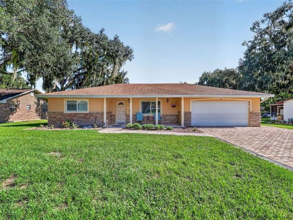 22 E BAY AVENUE , YALAHA, FL 34797