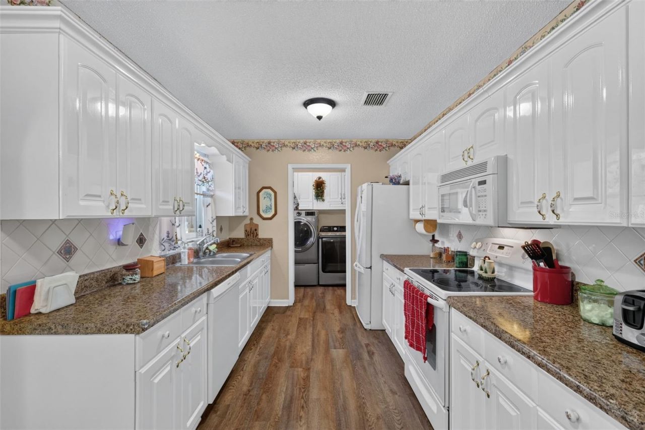 22 E Bay Avenue, Yalaha, FL 34797 Photo