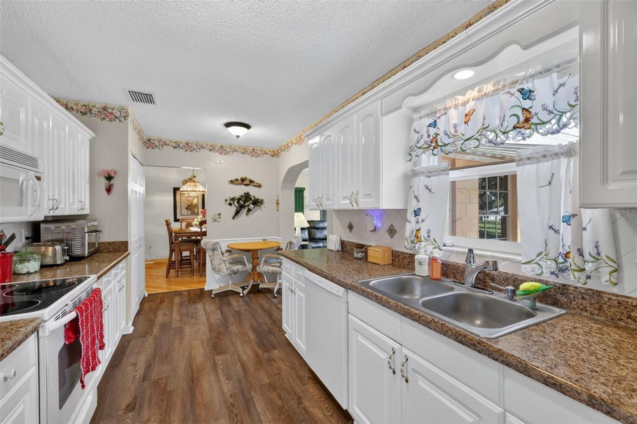 22 E Bay Avenue, Yalaha, FL 34797 Photo