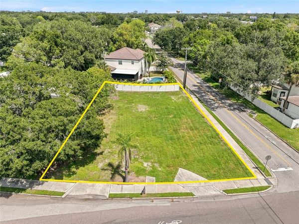 3622 W TAMPA CIRCLE , TAMPA, FL 33629
