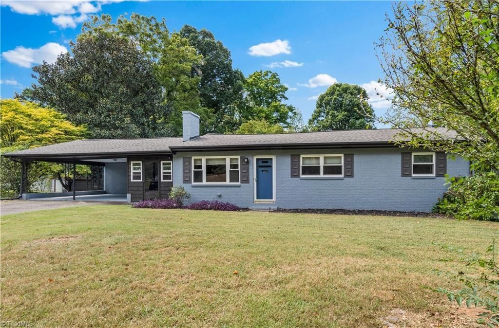 2816 Vanhoy Road, Yadkinville, NC 27055 Main Photo