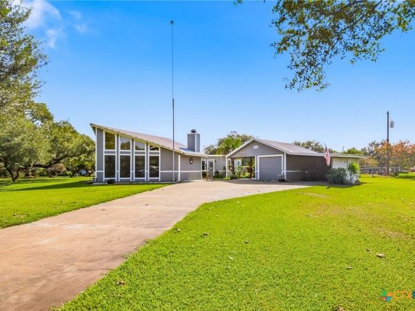 513 Lakeshore Drive , Victoria, TX 77905