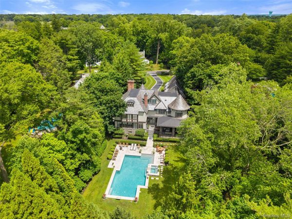 10 Broadmoor Road, Scarsdale, NY 10583