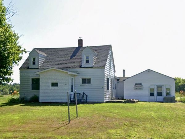 90 South Road, China, ME 04358