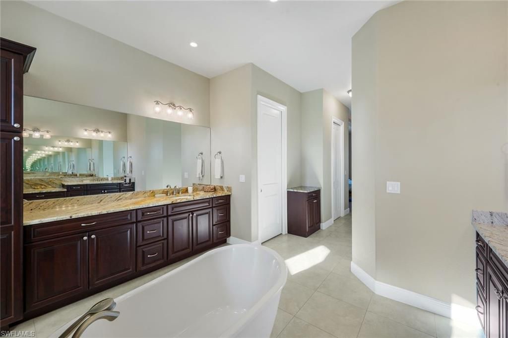 11899 King James Ct, Cape Coral, FL 33991 Photo