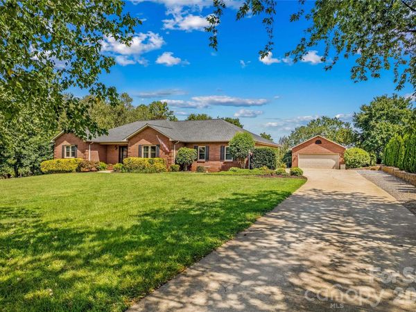110 Dobbs Drive , Statesville, NC 28625