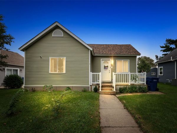105 8th Street, Van Horne, IA 52346