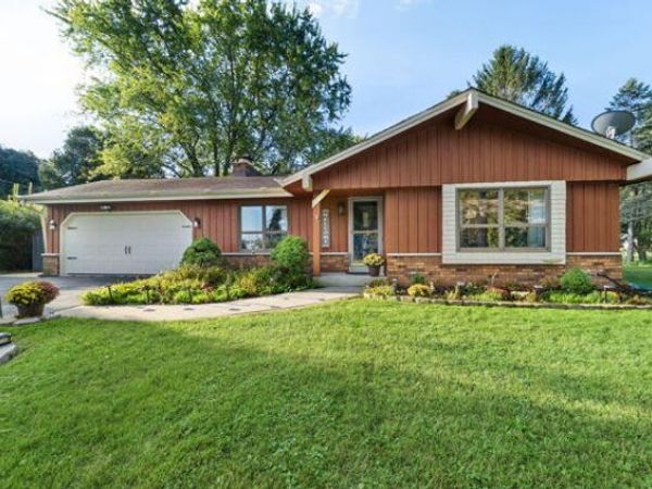 3606 E Norport Dr, Port Washington, WI 53074