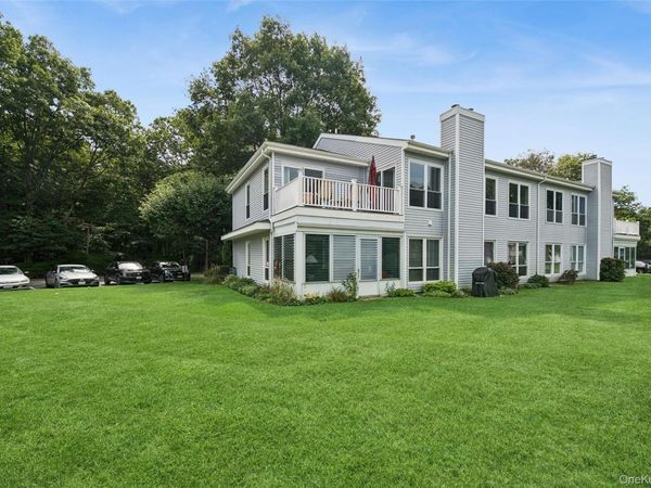 90 Hampton Vista Drive, Manorville, NY 11949