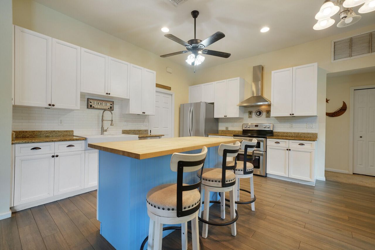 16395 E Hialeah Drive E, The Acreage, FL 33470 Photo