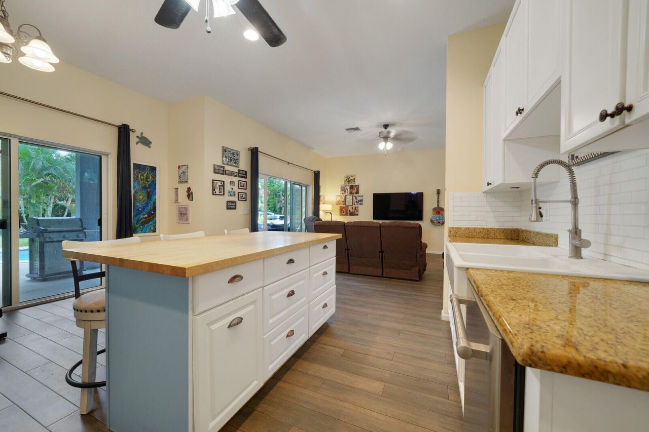 16395 E Hialeah Drive E, The Acreage, FL 33470 Photo