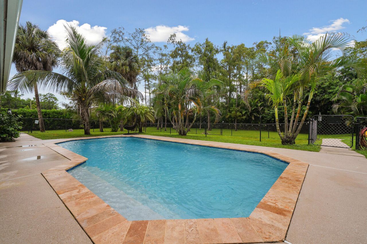 16395 E Hialeah Drive E, The Acreage, FL 33470 Photo