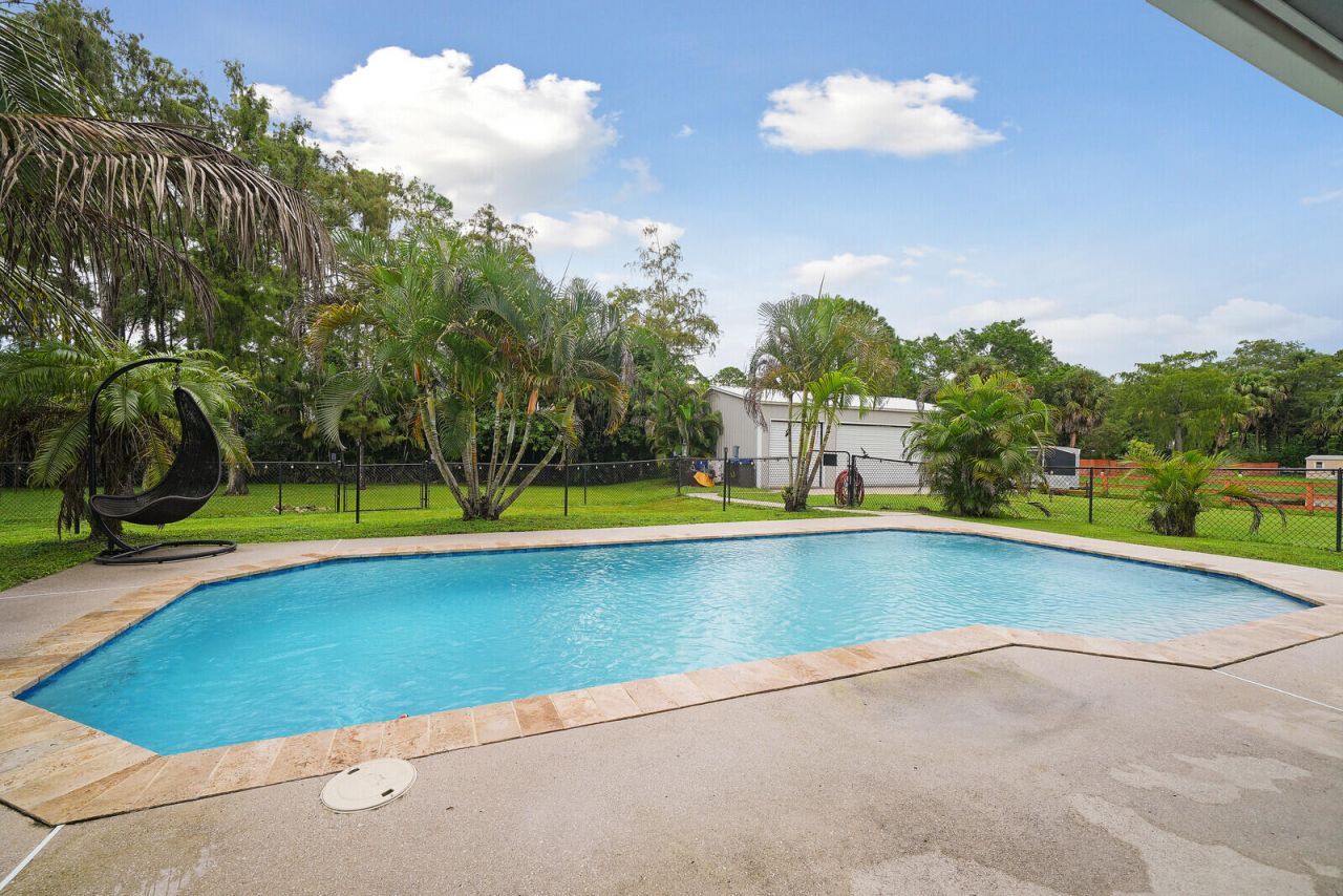 16395 E Hialeah Drive E, The Acreage, FL 33470 Photo
