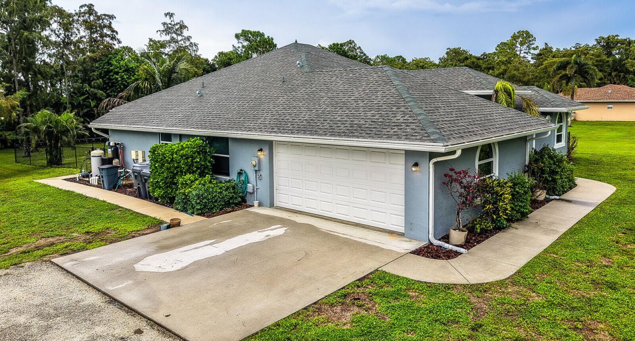 16395 E Hialeah Drive E, The Acreage, FL 33470 Photo