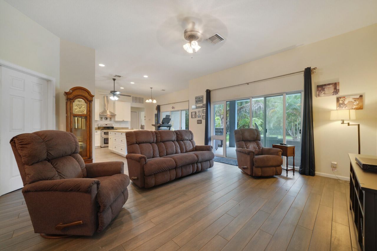 16395 E Hialeah Drive E, The Acreage, FL 33470 Photo