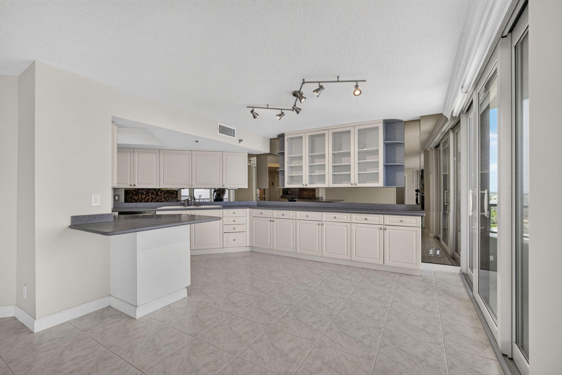 600 Ocean Drive, Unit 9A, Juno Beach, FL 33408 Photo