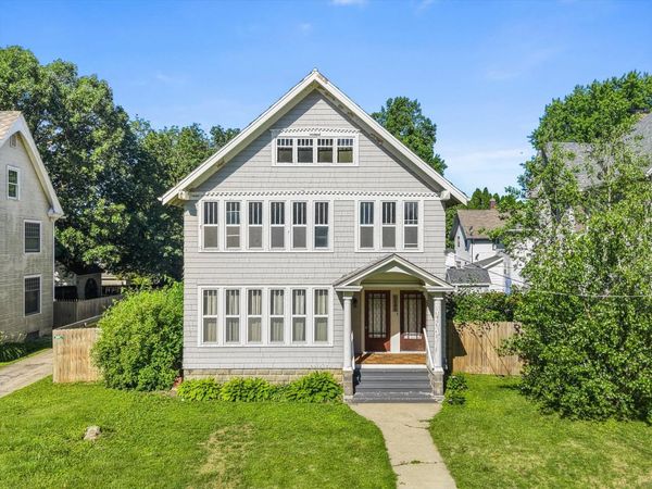 515 N Hennepin Avenue , Dixon, IL 61021