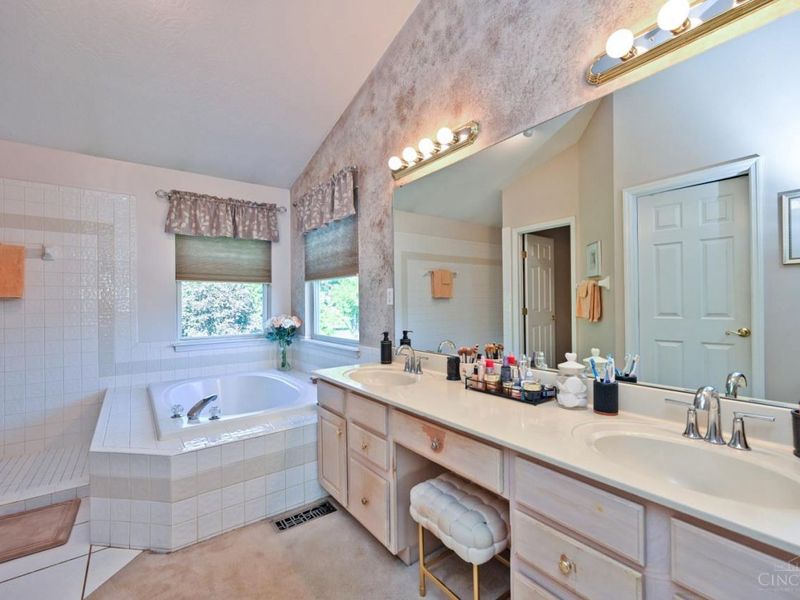 8575 Charleston Valley Drive, Mason, OH 45040 Photo 32