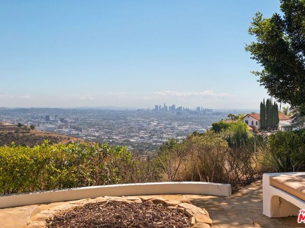 8148 Mannix Drive, Los Angeles, CA 90046