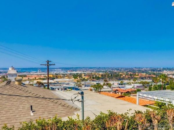 3812 Henry St., San Diego, CA 92110