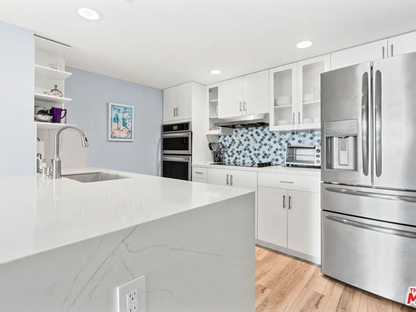 13700 Marina Pointe Drive, Unit 612, Marina Del Rey, CA 90292
