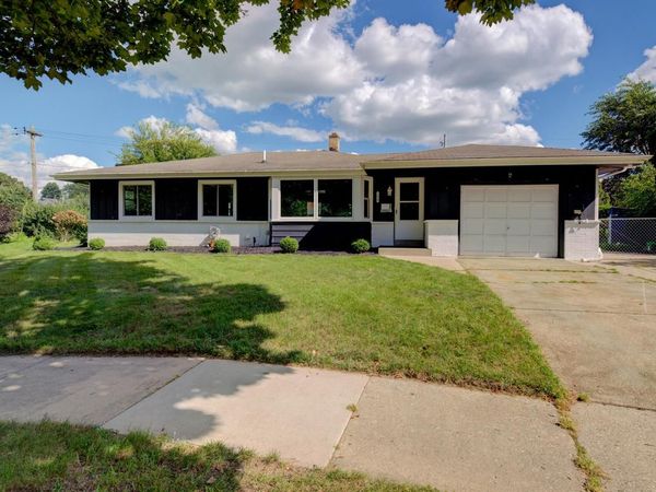 1429 Empire COURT, Waukesha, WI 53186