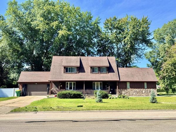 1940 WOOD LANE, Green Bay, WI 54304