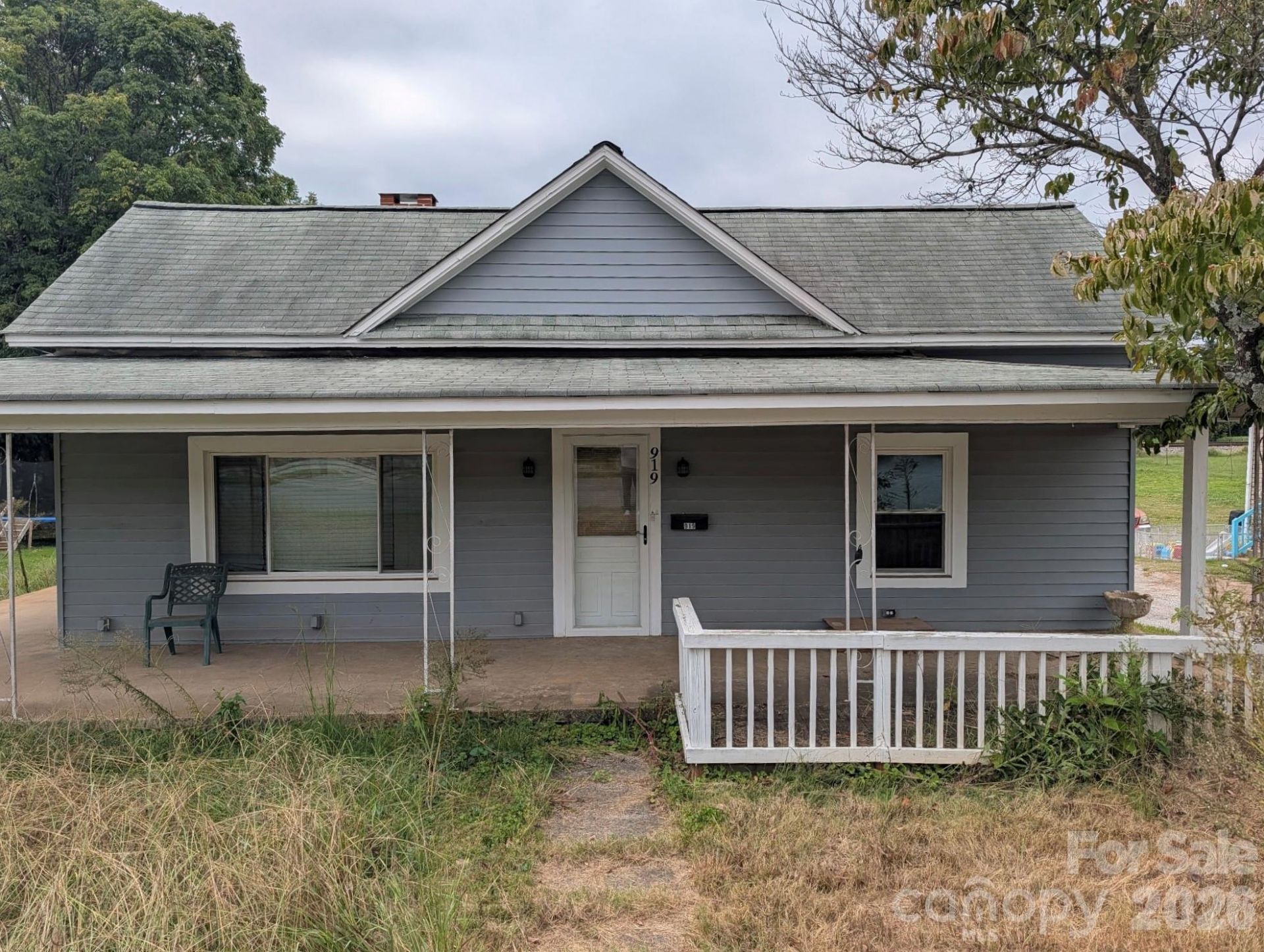 919 W 1st Street, Lowell, NC 28098 Main Photo