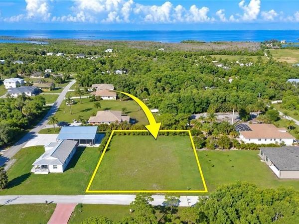8715 Yukon CT , ST. JAMES CITY, FL 33956