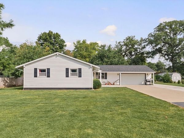4 Cherry Lane, Villa Grove, IL 61956