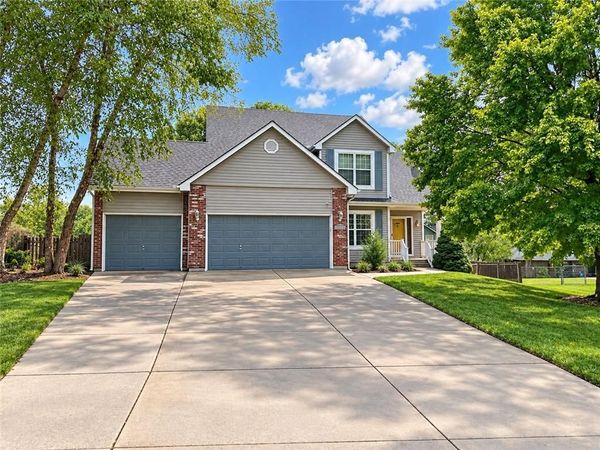 3920 SW Brian Lane, Lee's Summit, MO 64082
