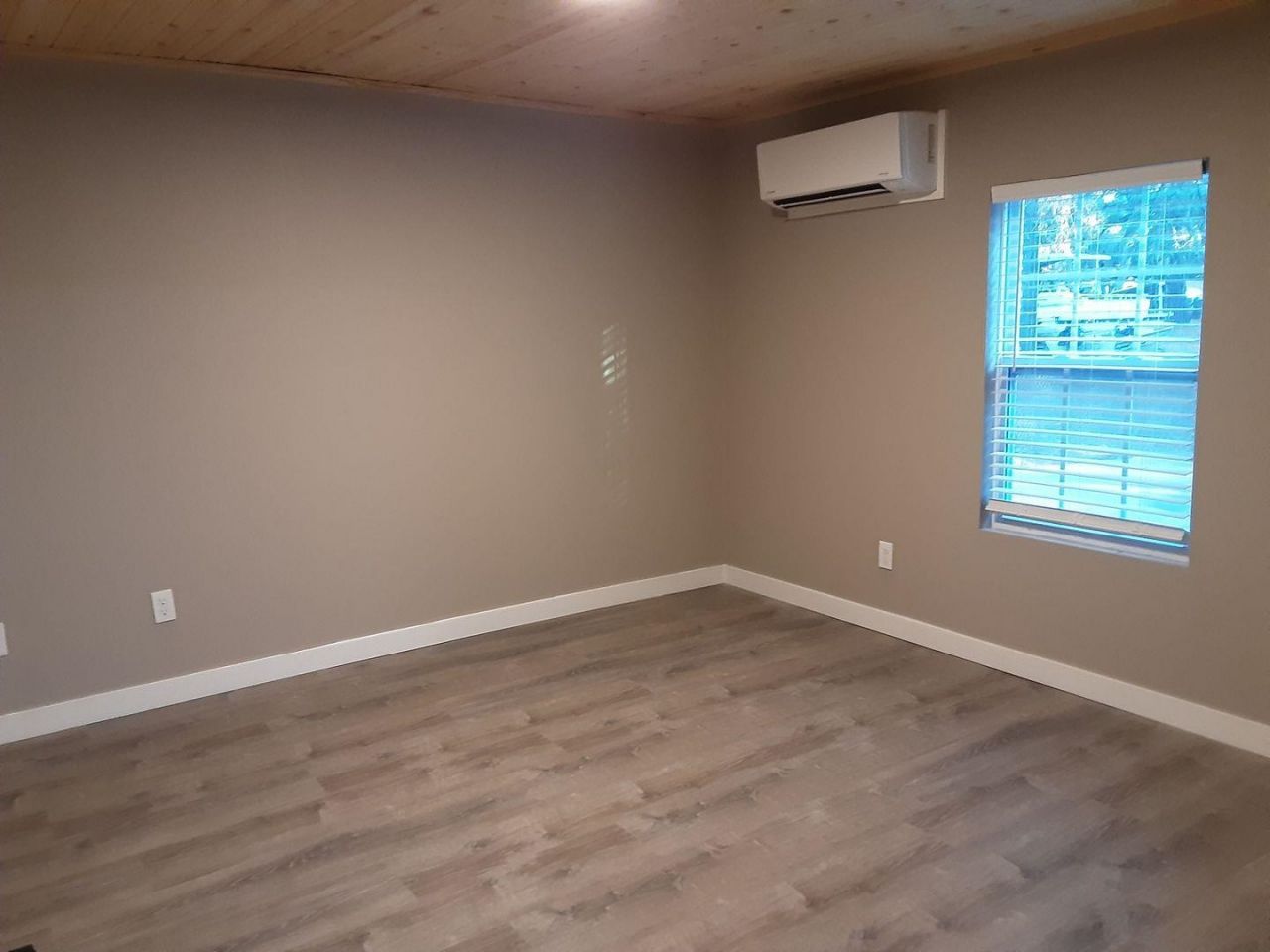 580 Satellite Ave. Photo 10