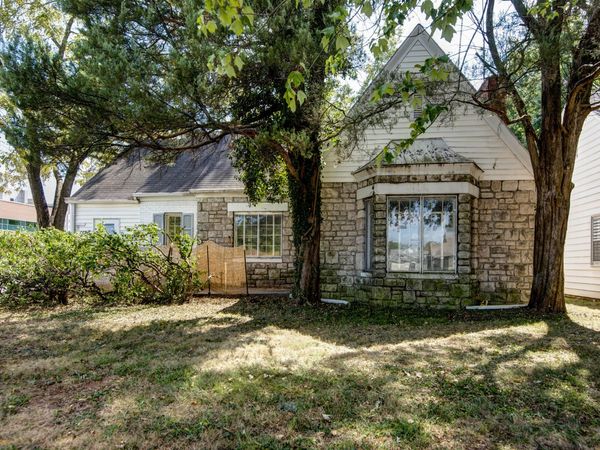 1126 E Sunshine Street, Springfield, MO 65807