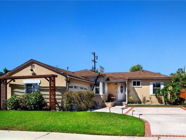 6655 Yarmouth Avenue, Los Angeles, CA 91335