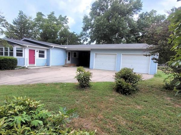911 N 7th Street , Murphysboro, IL 62966