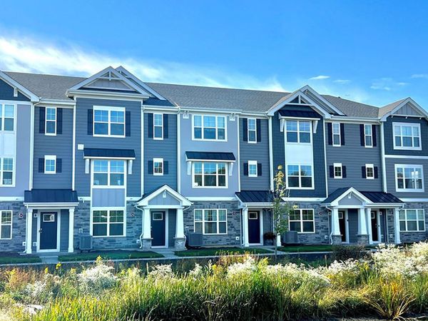 413 lakeshore Court , St. Charles, IL 60174