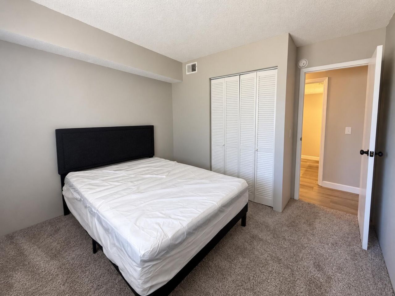 307 Menlo Drive Photo 6