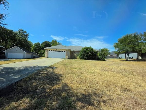 6204 Kelly Drive, Granbury, TX 76048