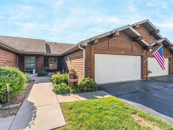 806 E RIVER DRIVE, Omro, WI 54963