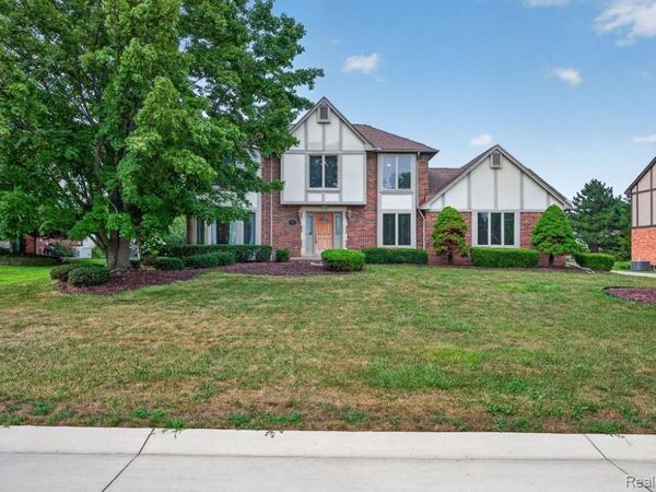 752 ENGLEWOOD Drive , Rochester Hills, Mi 48309