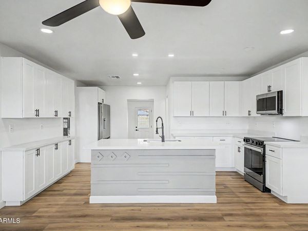1004 W MANHATTON Drive, Tempe, AZ 85282