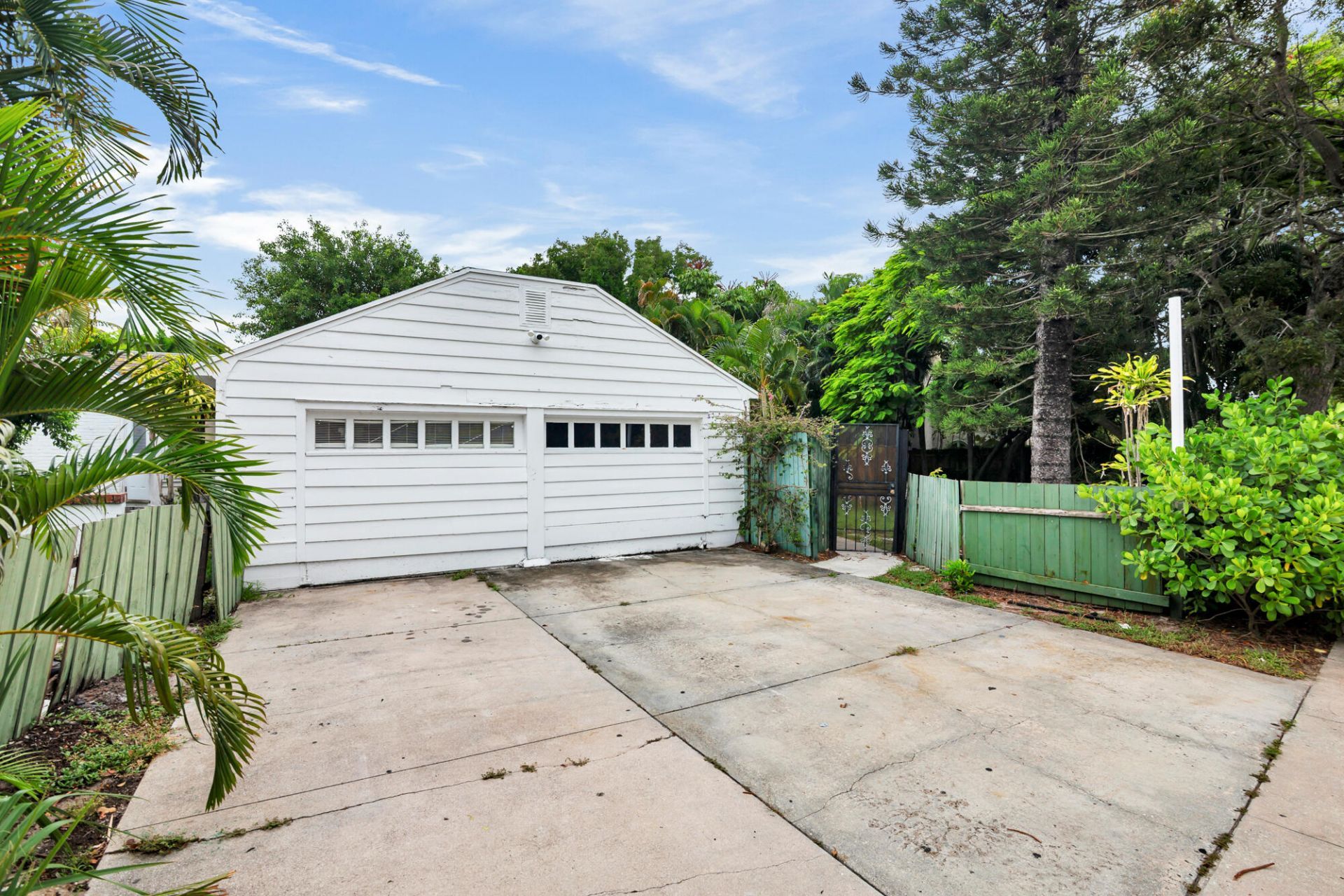 324 Albemarle Road, West Palm Beach, FL 33405 Photo
