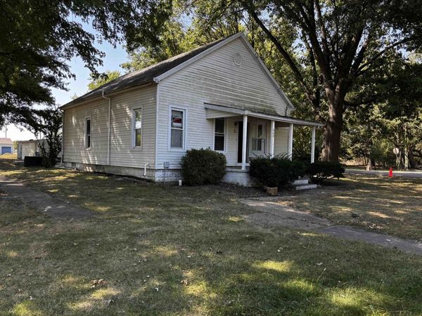 660 W Jackson Street , Virden, IL 62690