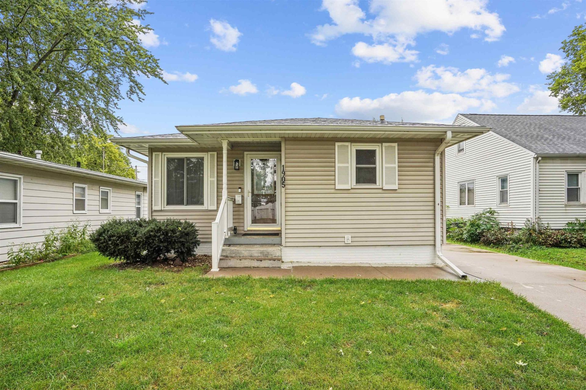 1905 Locke Avenue, Waterloo, IA 50702 Main Photo